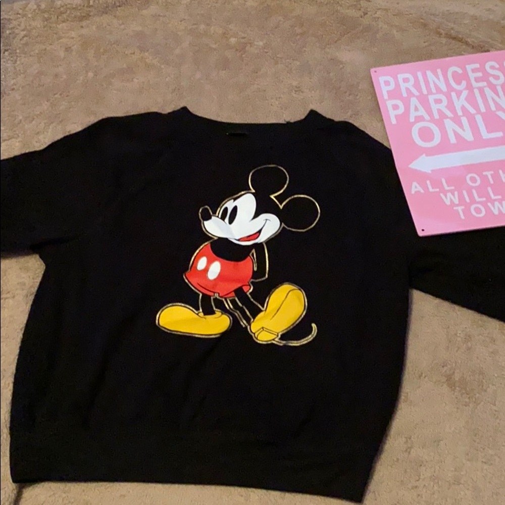Long Sleeve Mickey Mouse Shirt🥼.